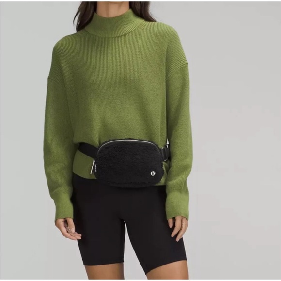 🆕 NWT Lululemon Fleece Everywhere Belt Bag Black - Picture 3 of 10